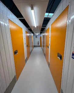 Accès sécurisé box à louer particuliers et associations MondialBox Andrézieux à proximité de Saint-Etienne