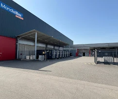 Centre selfstockage MondialBox à Andrézieux-Bouthéon (Loire 42) accès sécurisé aux boxes de stockage - à proximité de Saint-Etie