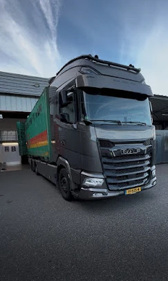 Déchargement facilité aux box de stockage- garde-meuble MondialBox Saint-Etienne (situé sur la commune d'Andrézieux-Bouthéon - L