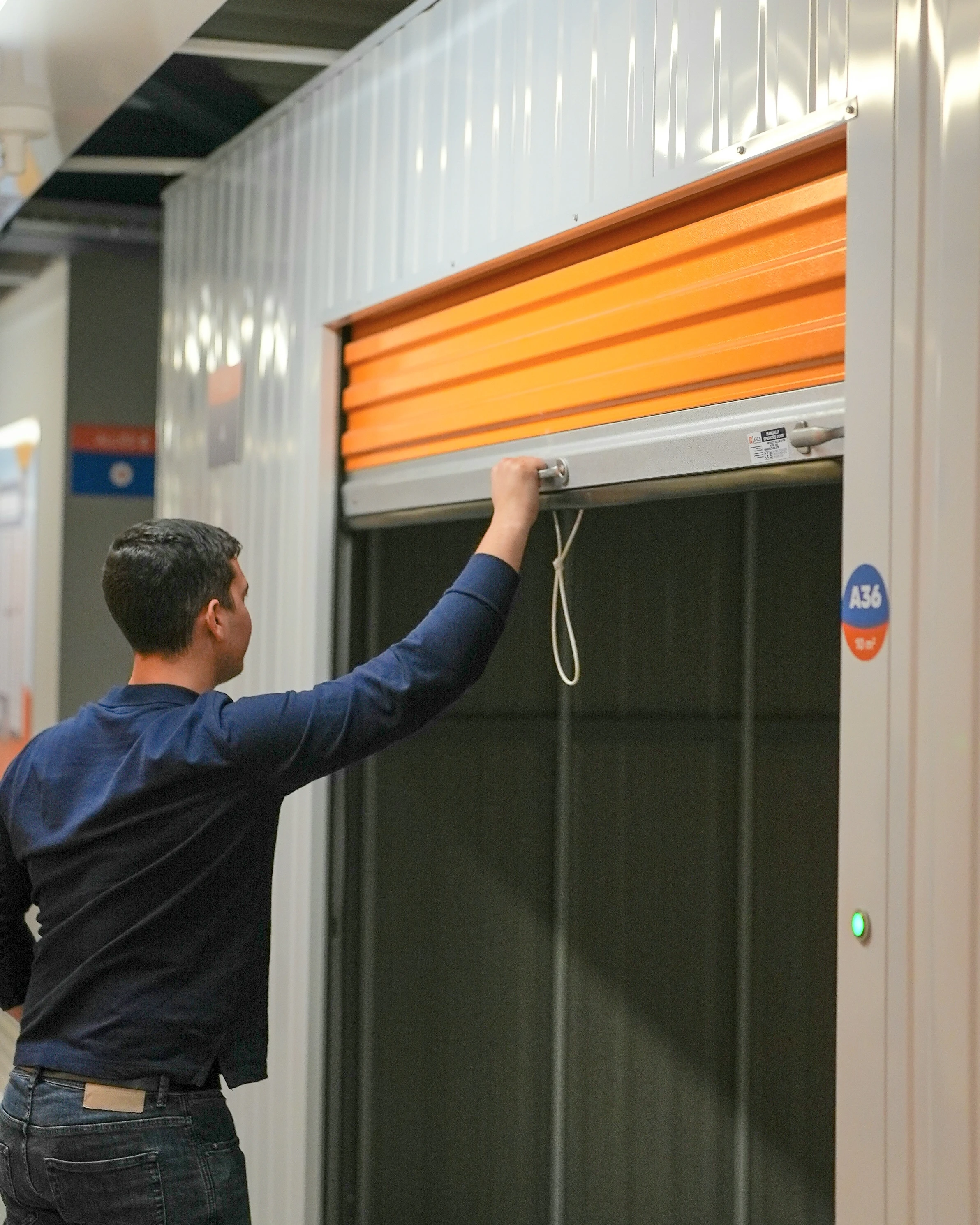 Ouverture facile d'un box de self-storage intérieur à Vernier