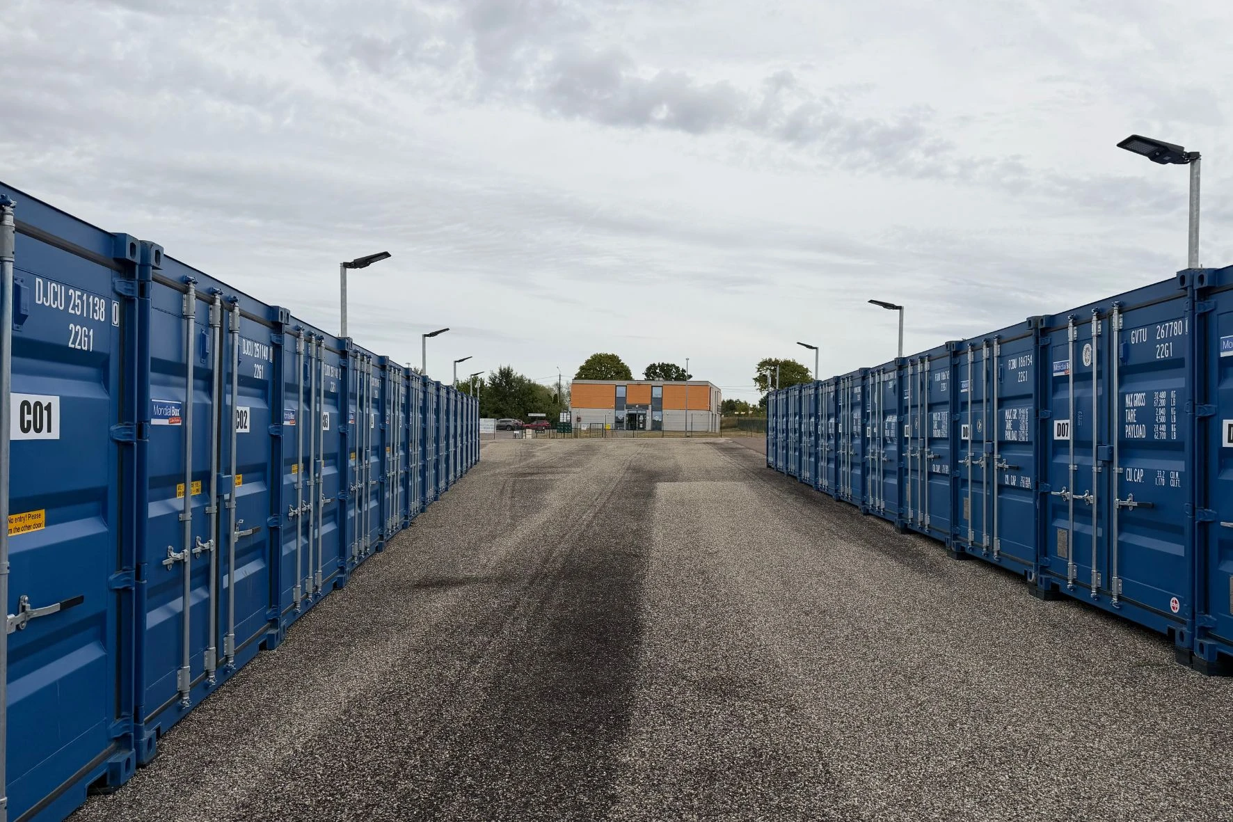 stockage en box pour particulier et professionnel mondialbox bouzonville